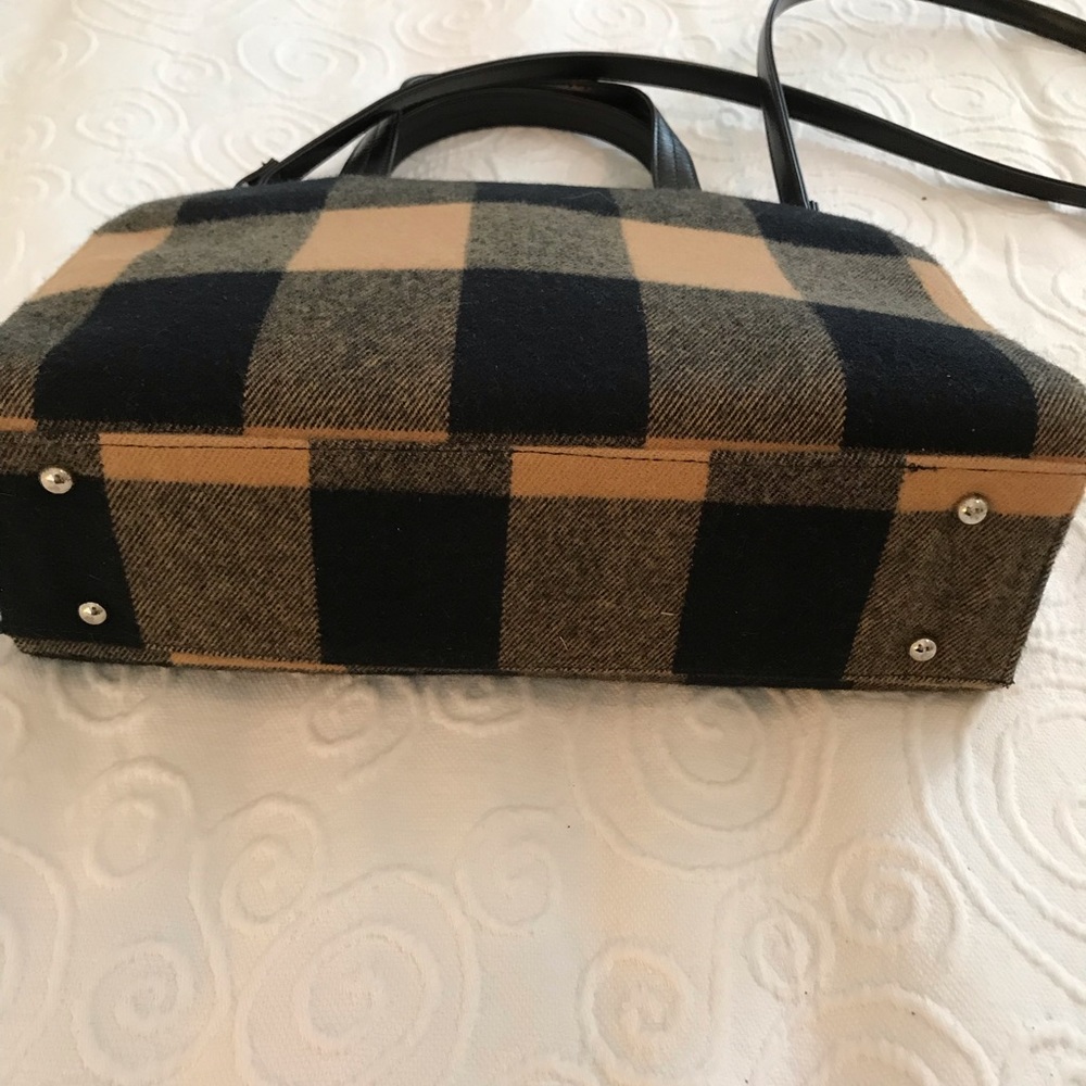 Lord and Taylor Black & Cream Crossbody Purse. - Picture 5 of 5